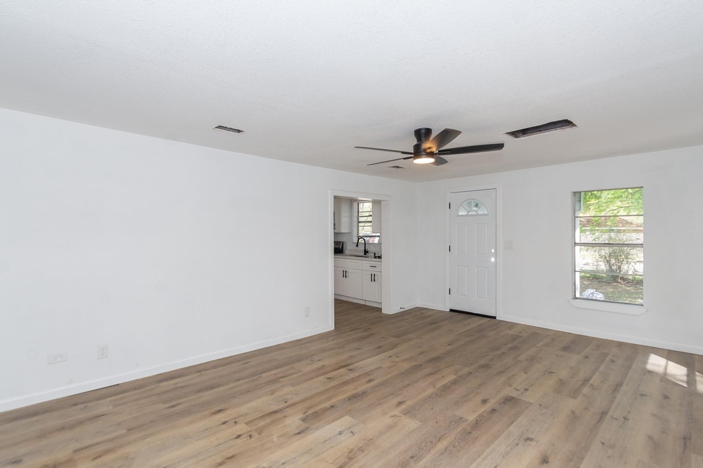211 W South Street - Photo 14