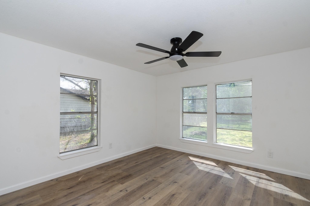 211 W South Street - Photo 5