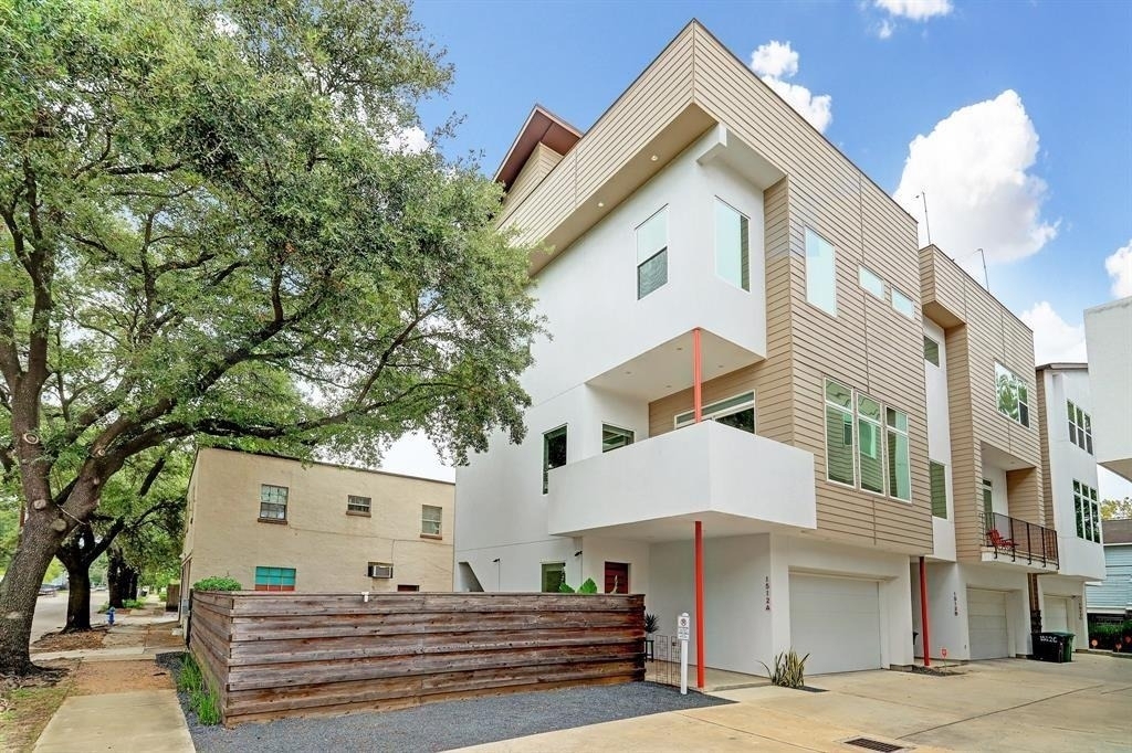 1512 Yale Street - Photo 0