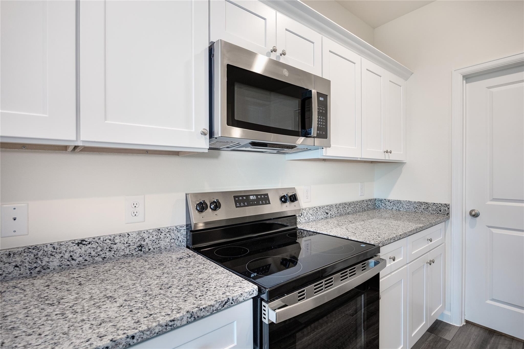 31114 Gayle Prairie Oaks Street - Photo 11