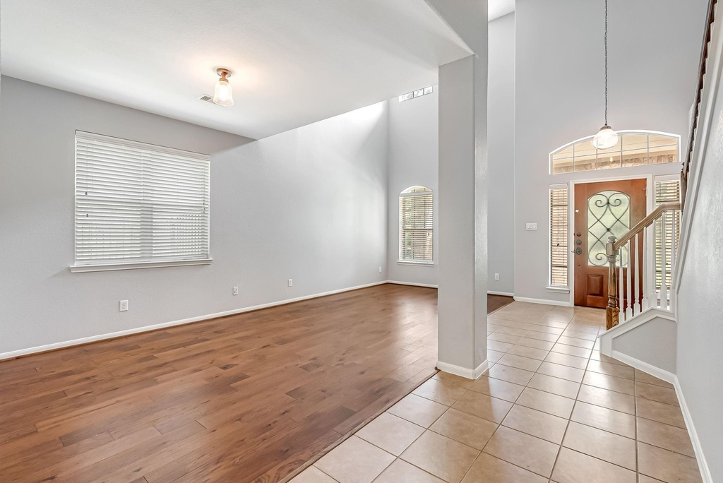 146 Black Swan Place - Photo 2