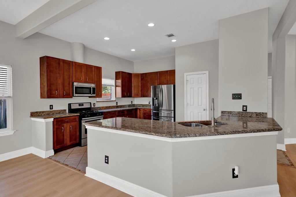 5395 Kyla Circle - Photo 5