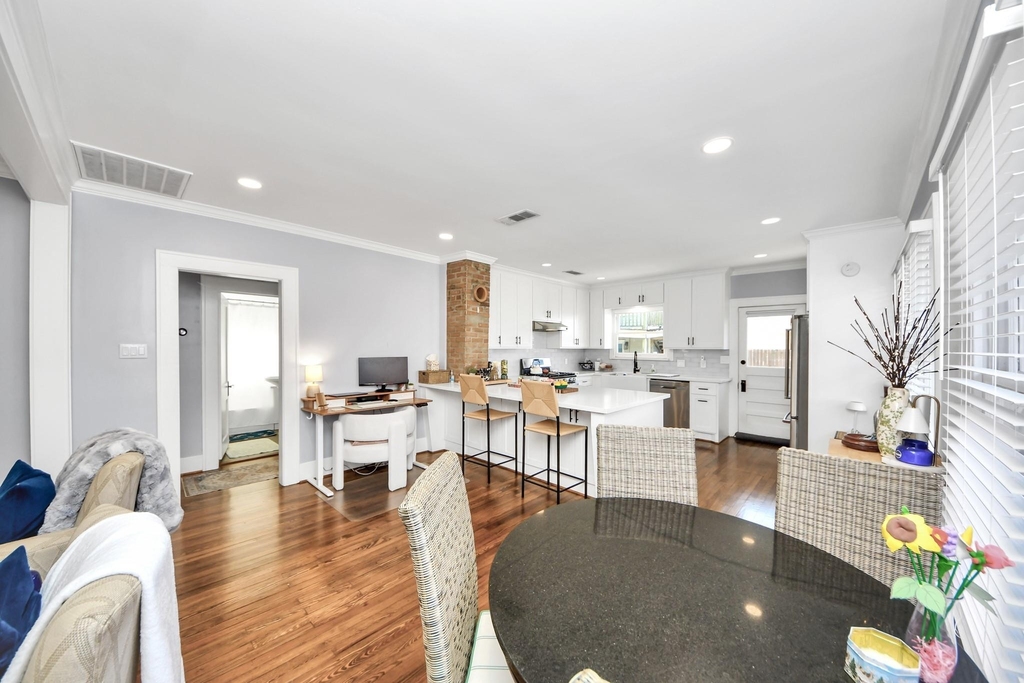 916 W Cottage Street - Photo 11
