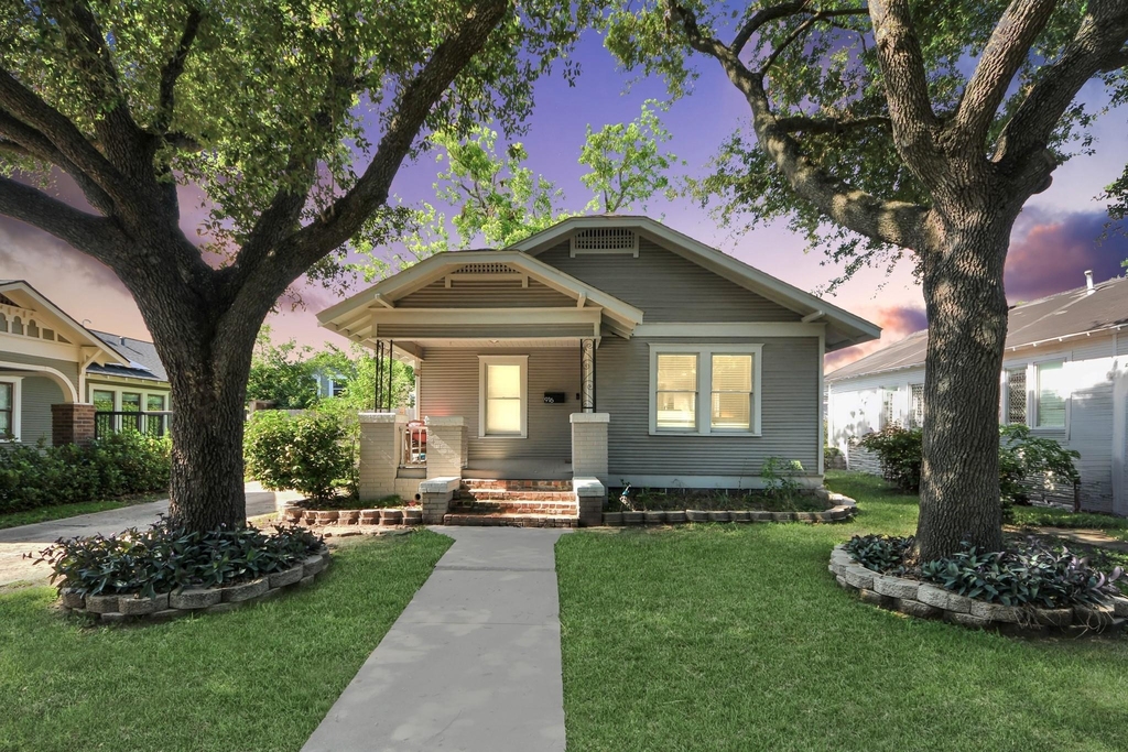 916 W Cottage Street - Photo 0