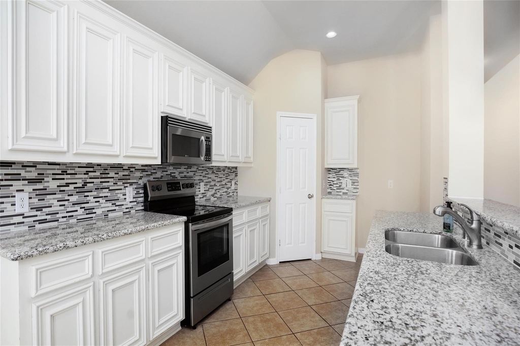 6214 Southcott Court - Photo 10