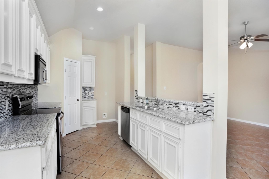6214 Southcott Court - Photo 9