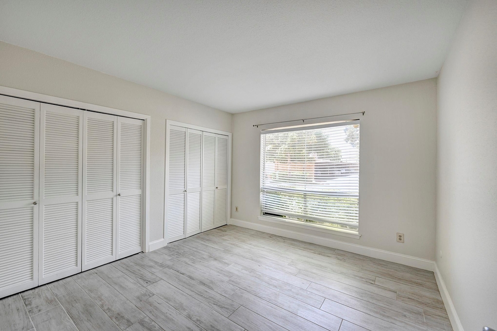 2230 S Piney Point Road - Photo 10