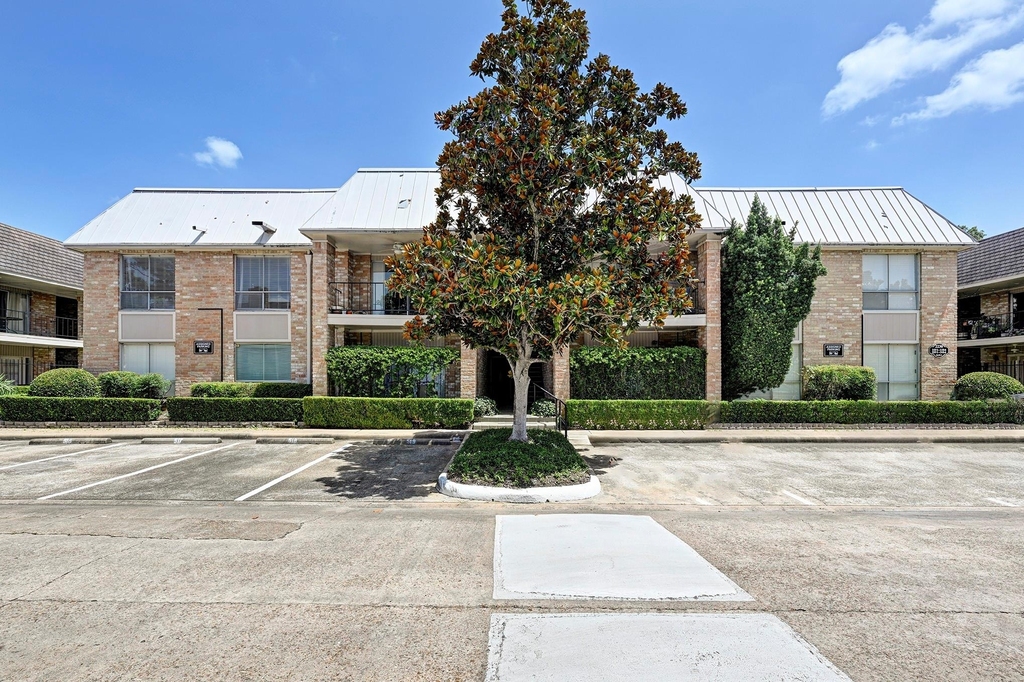2230 S Piney Point Road - Photo 0