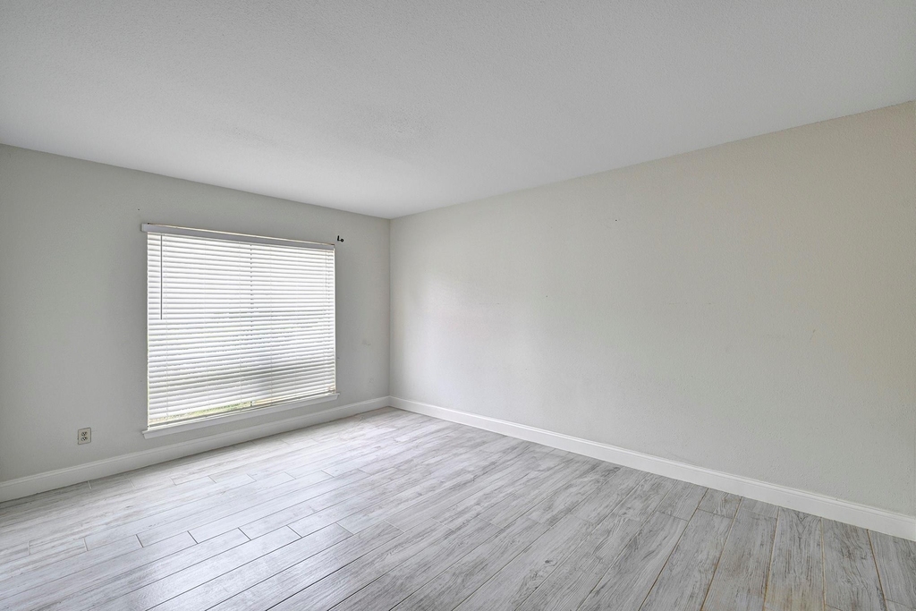 2230 S Piney Point Road - Photo 8