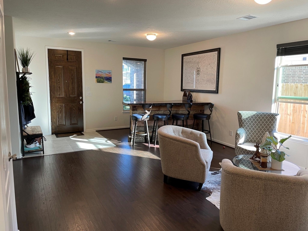 1172 Clonmore Court - Photo 7