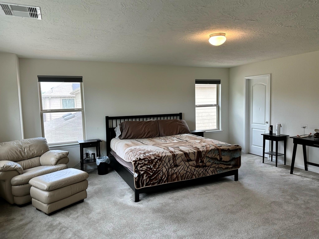 1172 Clonmore Court - Photo 10