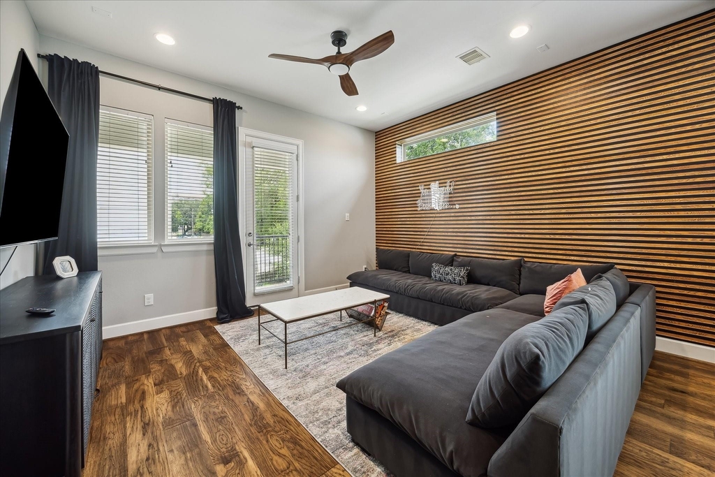 1412 Cleburne Street - Photo 8