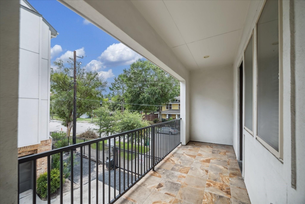 1412 Cleburne Street - Photo 12