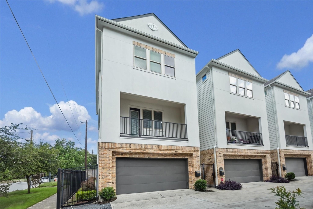 1412 Cleburne Street - Photo 2
