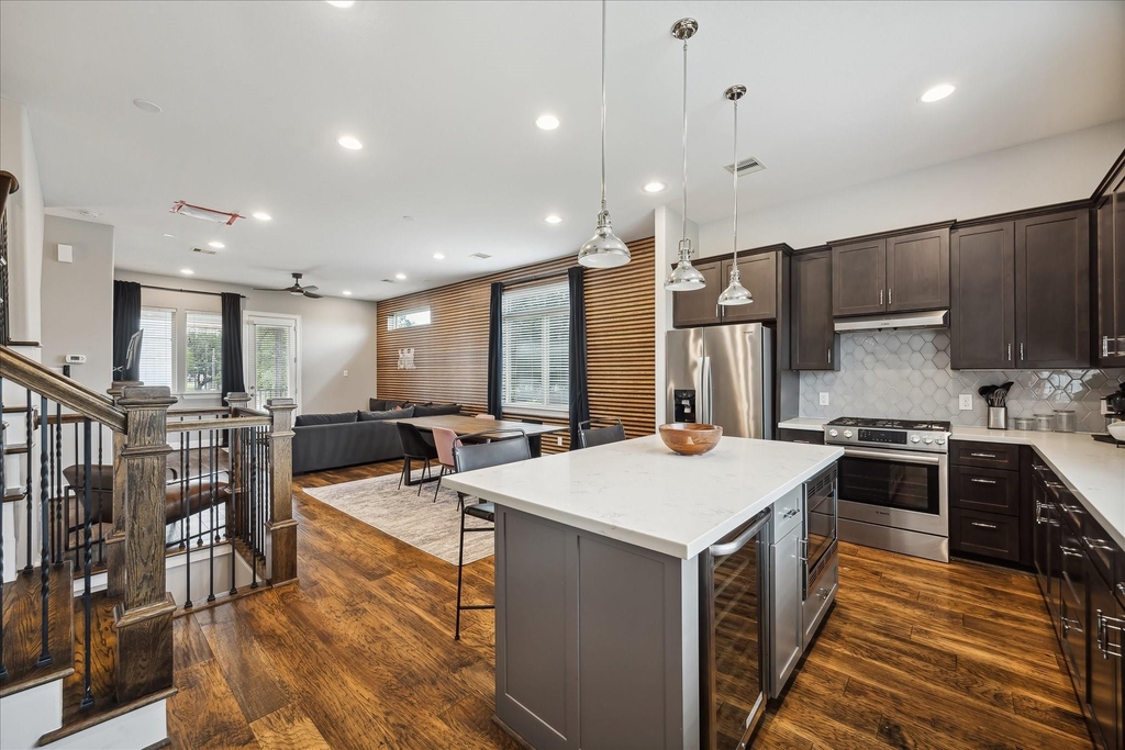 1412 Cleburne Street - Photo 0