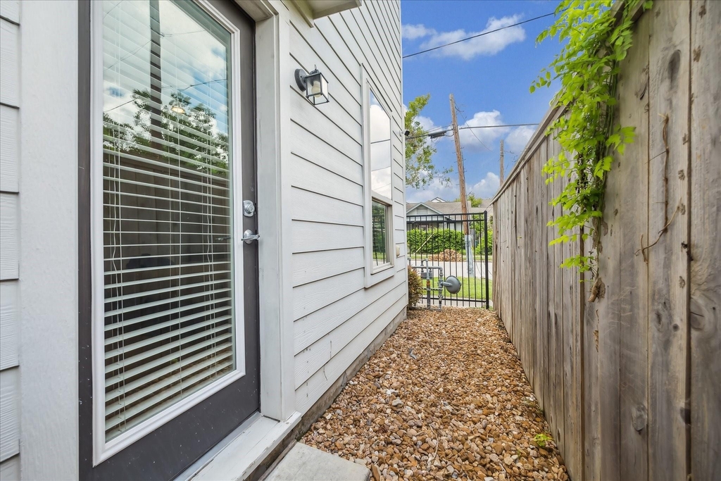 1412 Cleburne Street - Photo 29