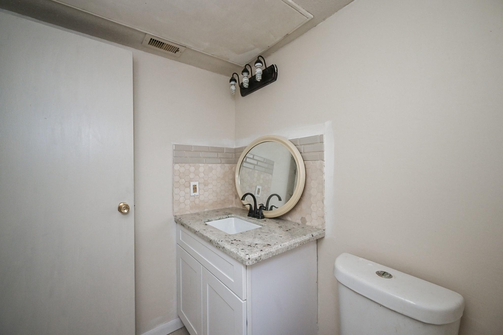 3900 Woodchase Drive - Photo 18