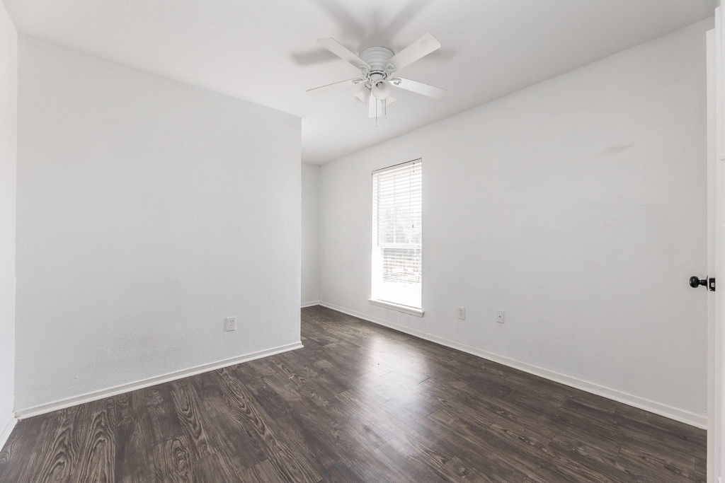 1902 Avenue B - Photo 18