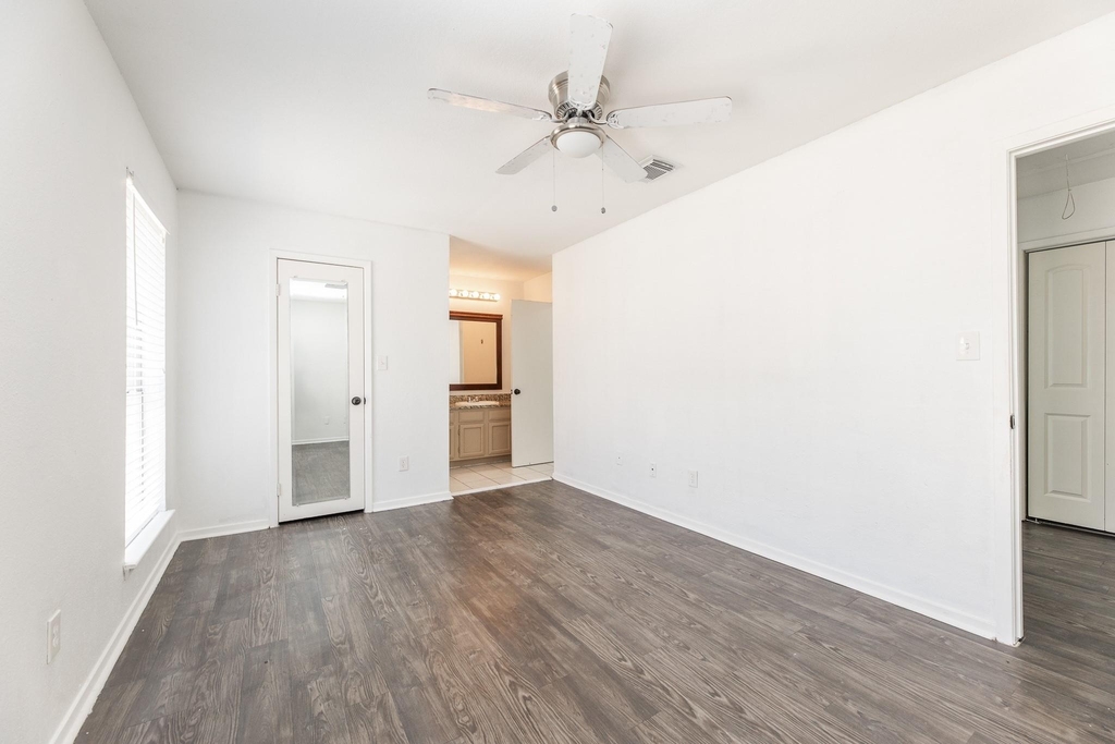 1902 Avenue B - Photo 15