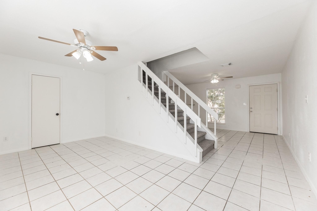 1902 Avenue B - Photo 6