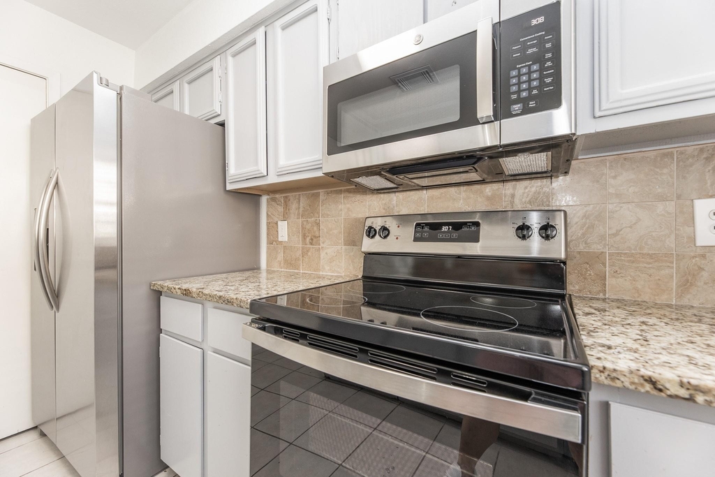 1902 Avenue B - Photo 10