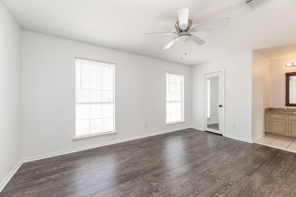 1902 Avenue B - Photo 14