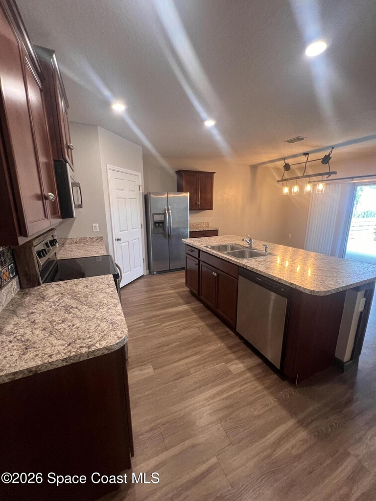 309 Cactus Street Se - Photo 2