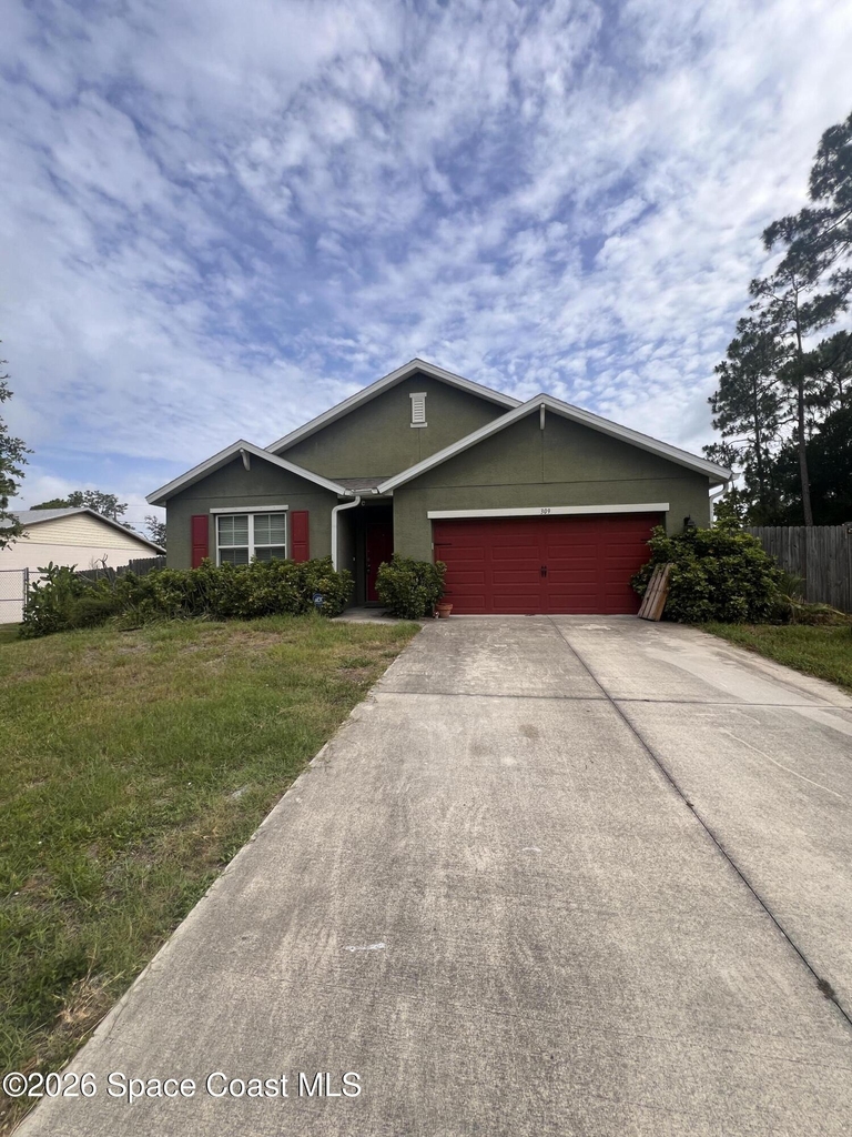 309 Cactus Street Se - Photo 1