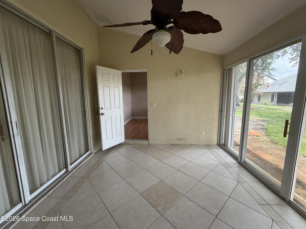 925 Falls Trail - Photo 29