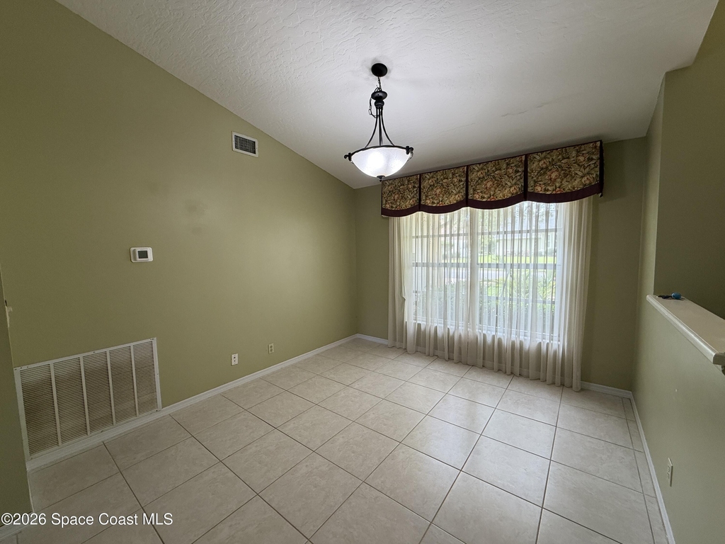 925 Falls Trail - Photo 4