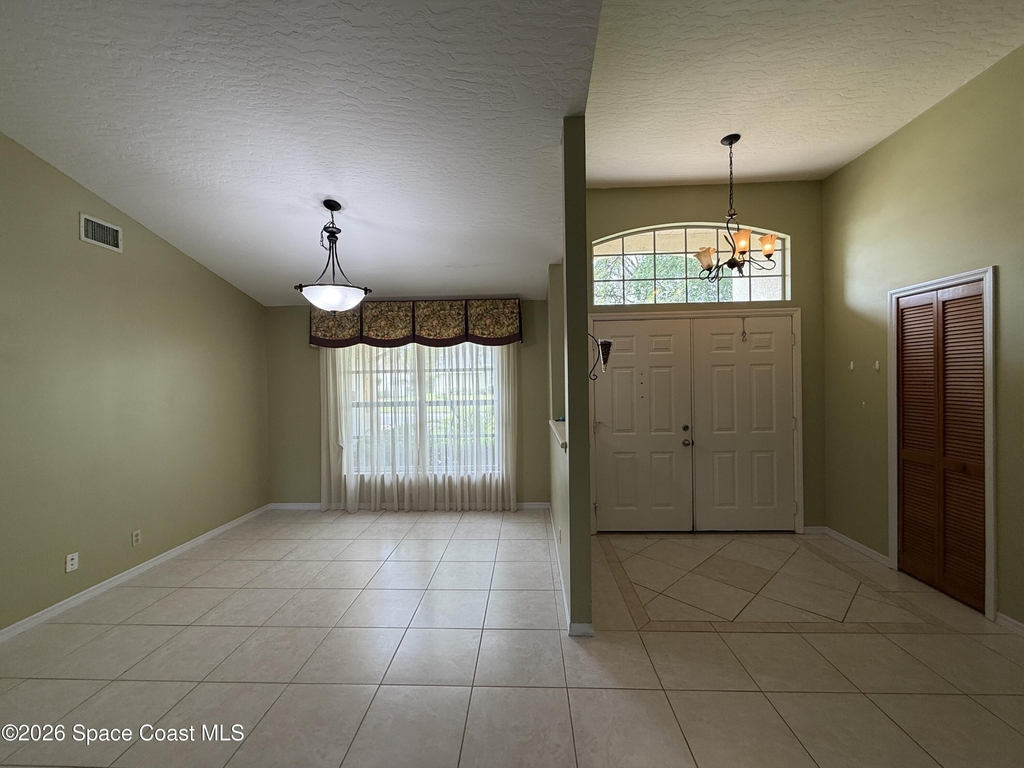 925 Falls Trail - Photo 3
