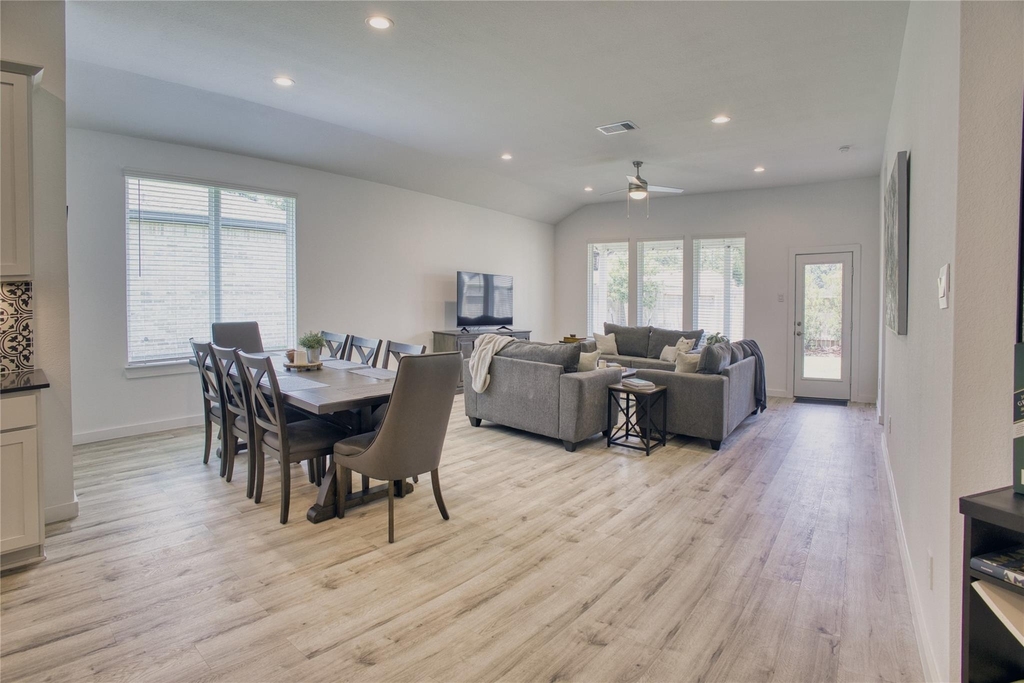 10208 Prairie Creek Lane - Photo 4