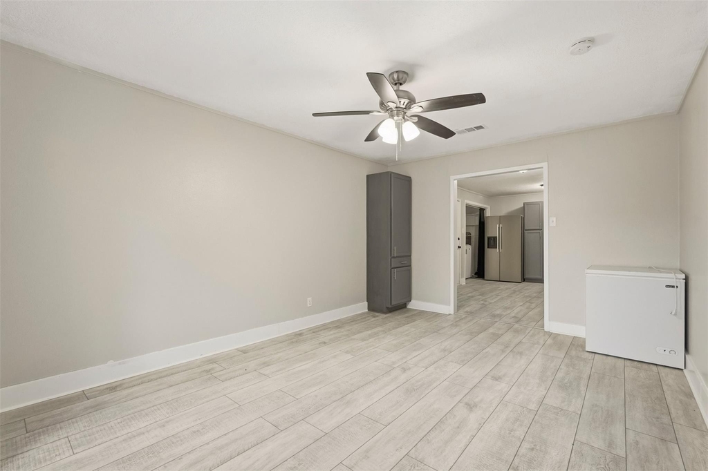 406 Gresham Street - Photo 8
