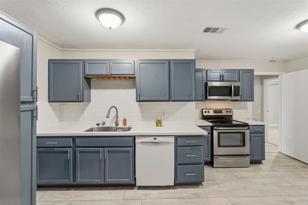 406 Gresham Street - Photo 14