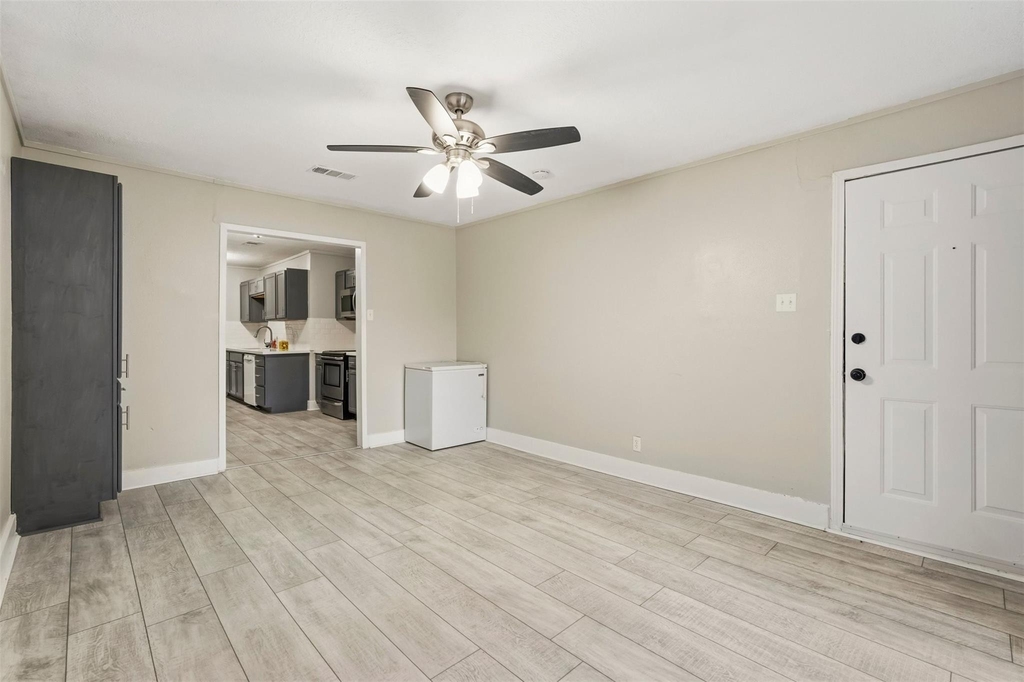 406 Gresham Street - Photo 9