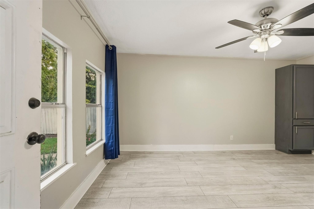406 Gresham Street - Photo 7