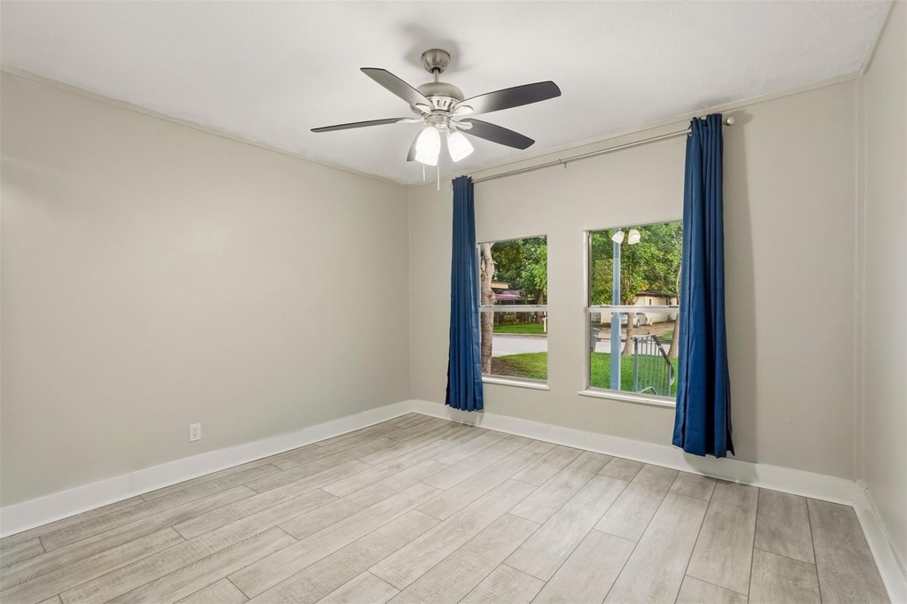 406 Gresham Street - Photo 16