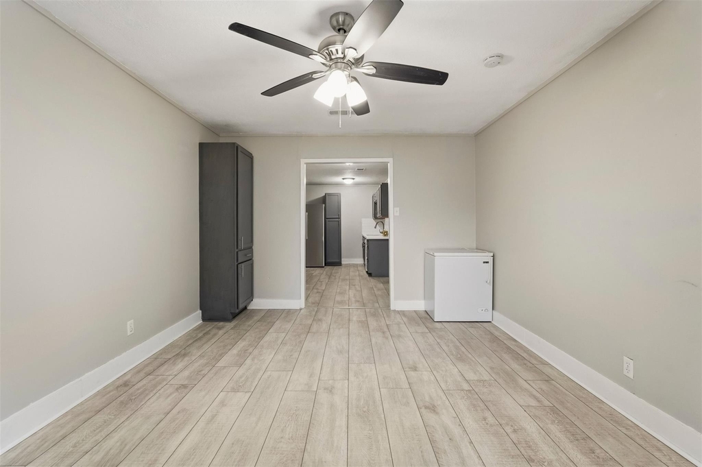 406 Gresham Street - Photo 10