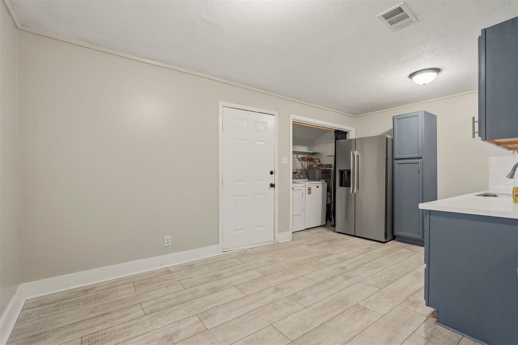 406 Gresham Street - Photo 19