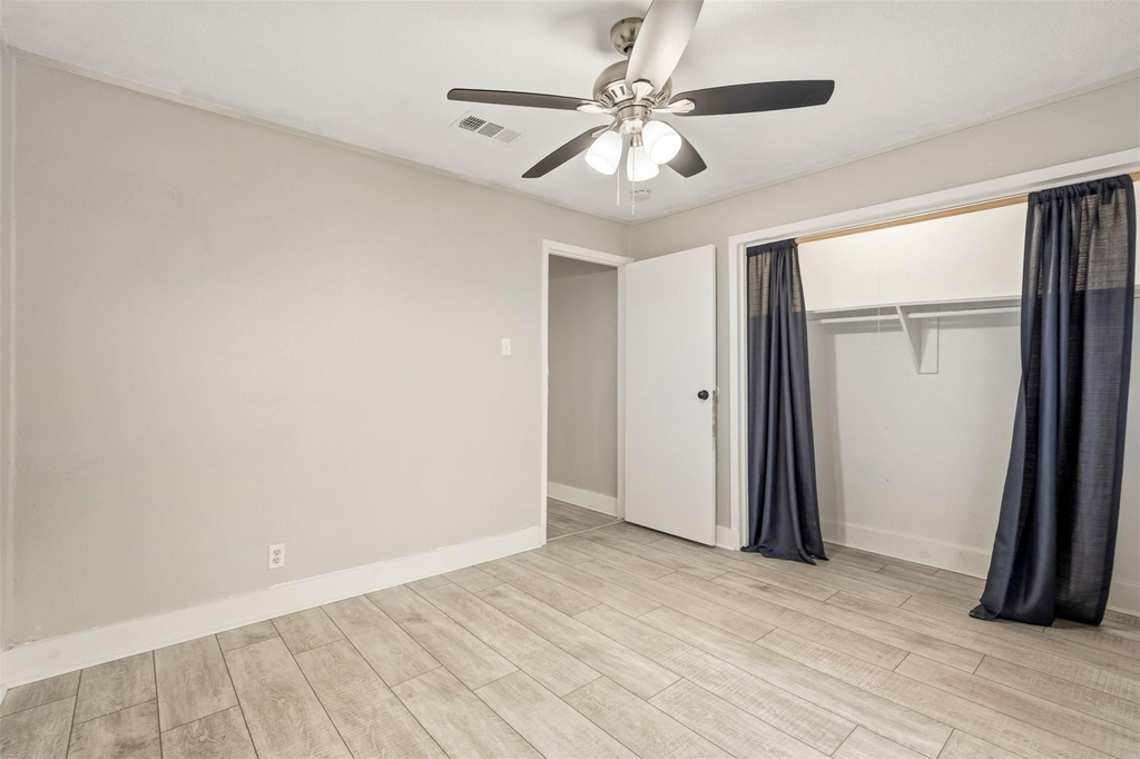 406 Gresham Street - Photo 3