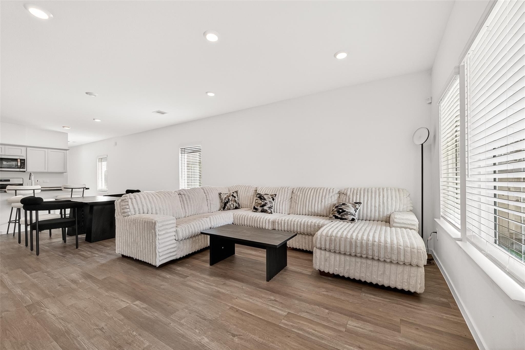 5442 Pinetree Crescent Lane - Photo 3