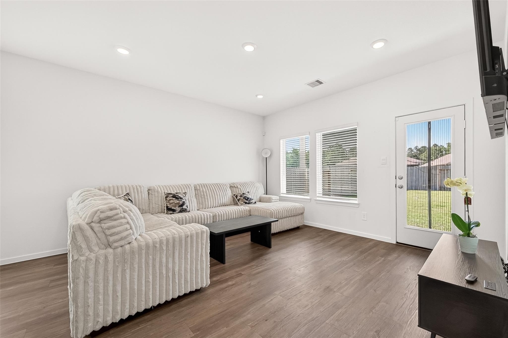 5442 Pinetree Crescent Lane - Photo 4