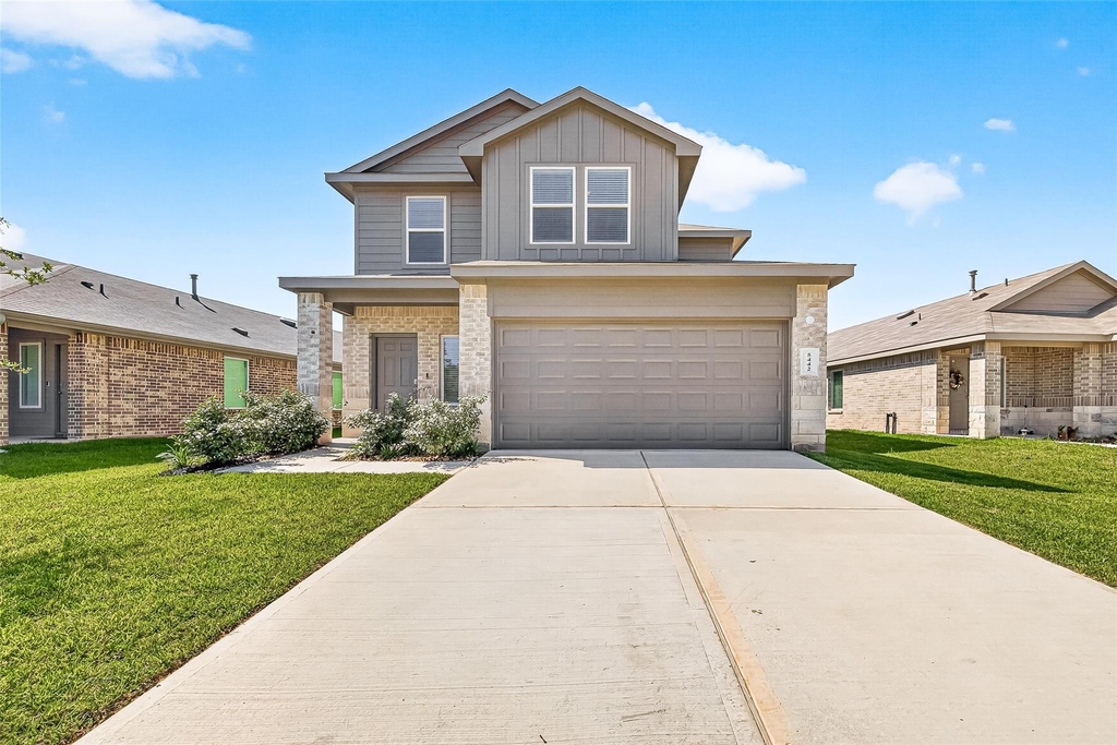 5442 Pinetree Crescent Lane - Photo 0