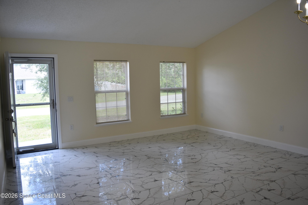 1019 Early Drive Nw - Photo 2