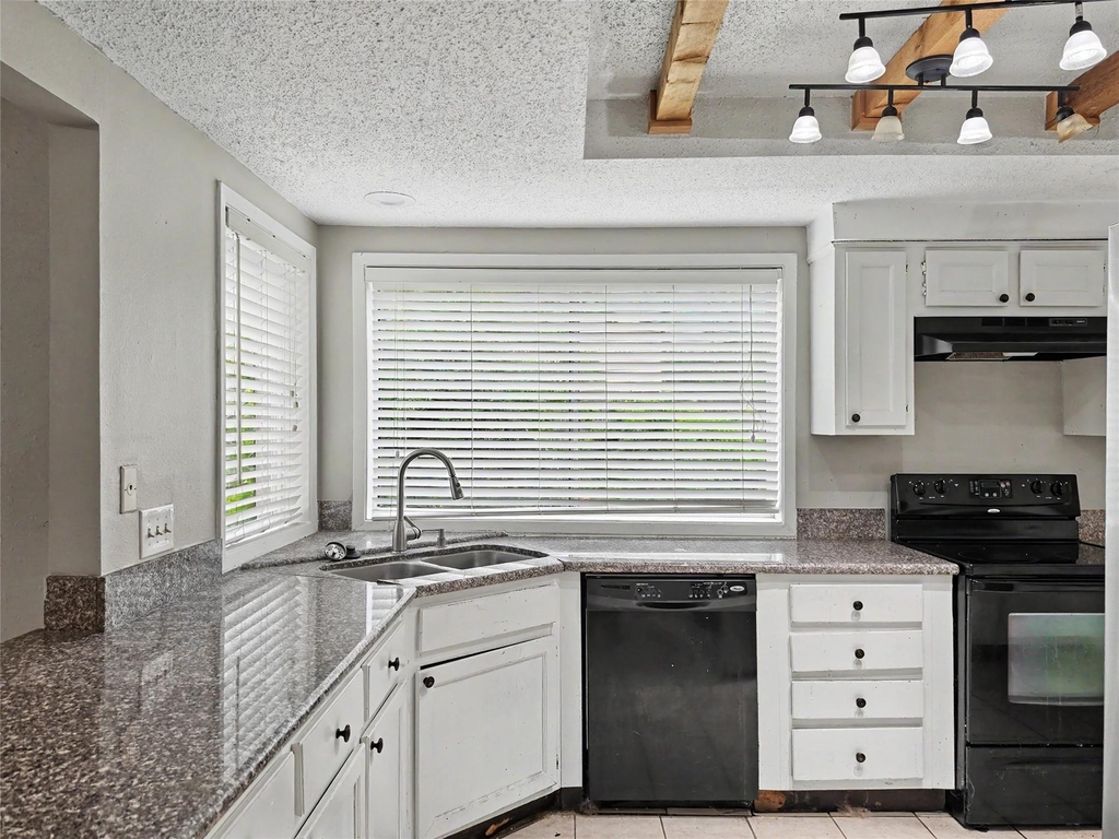 7410 Songwind Lane - Photo 6