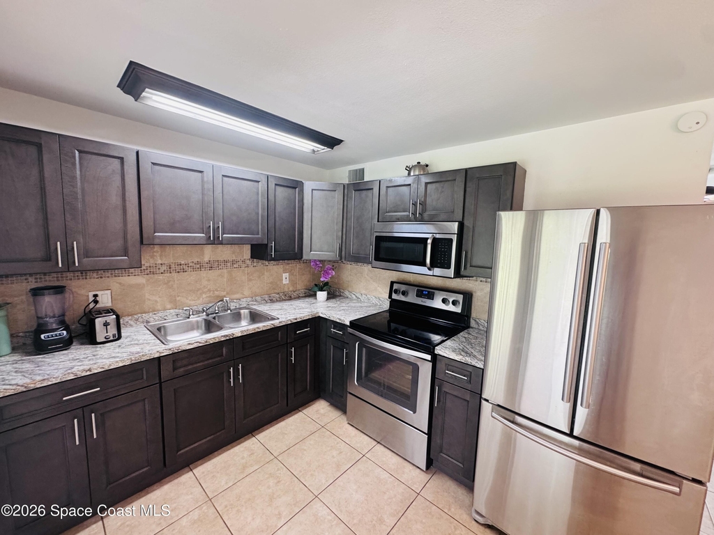 1812 Oakwood Drive - Photo 4