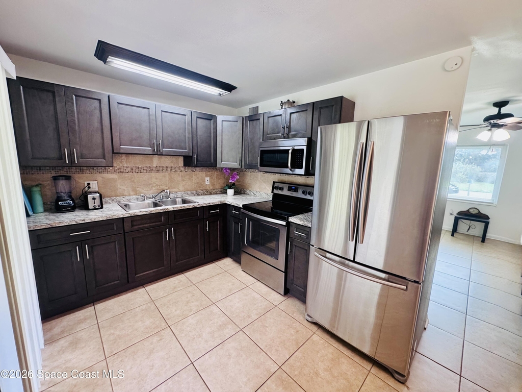 1812 Oakwood Drive - Photo 3