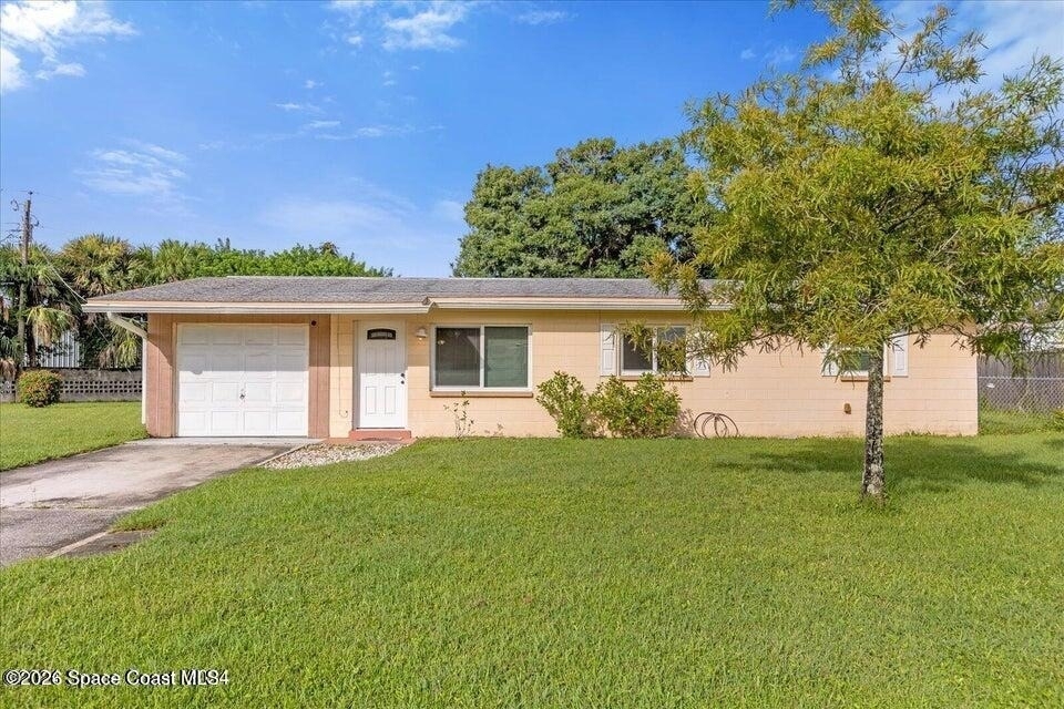 1812 Oakwood Drive - Photo 0
