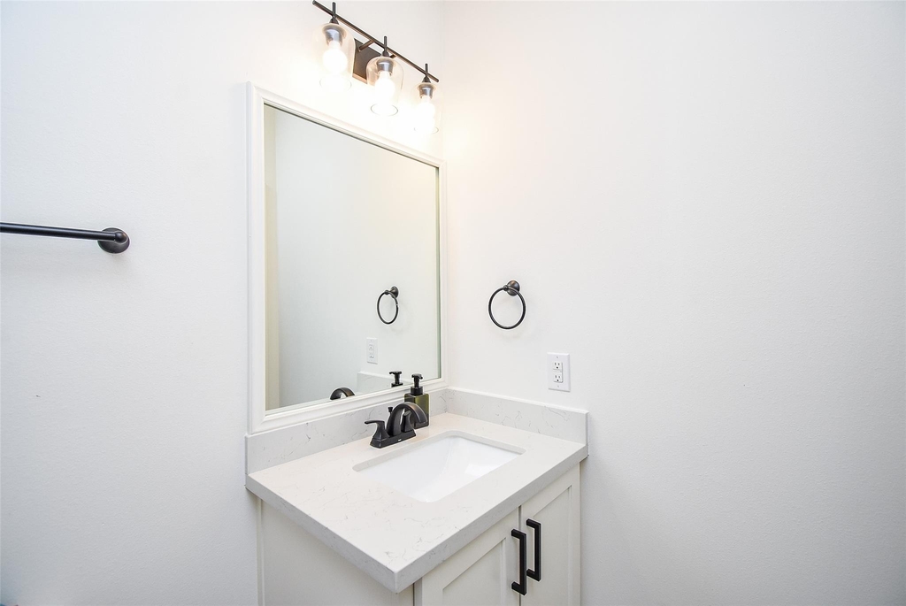 918 W 25th Street - Photo 7