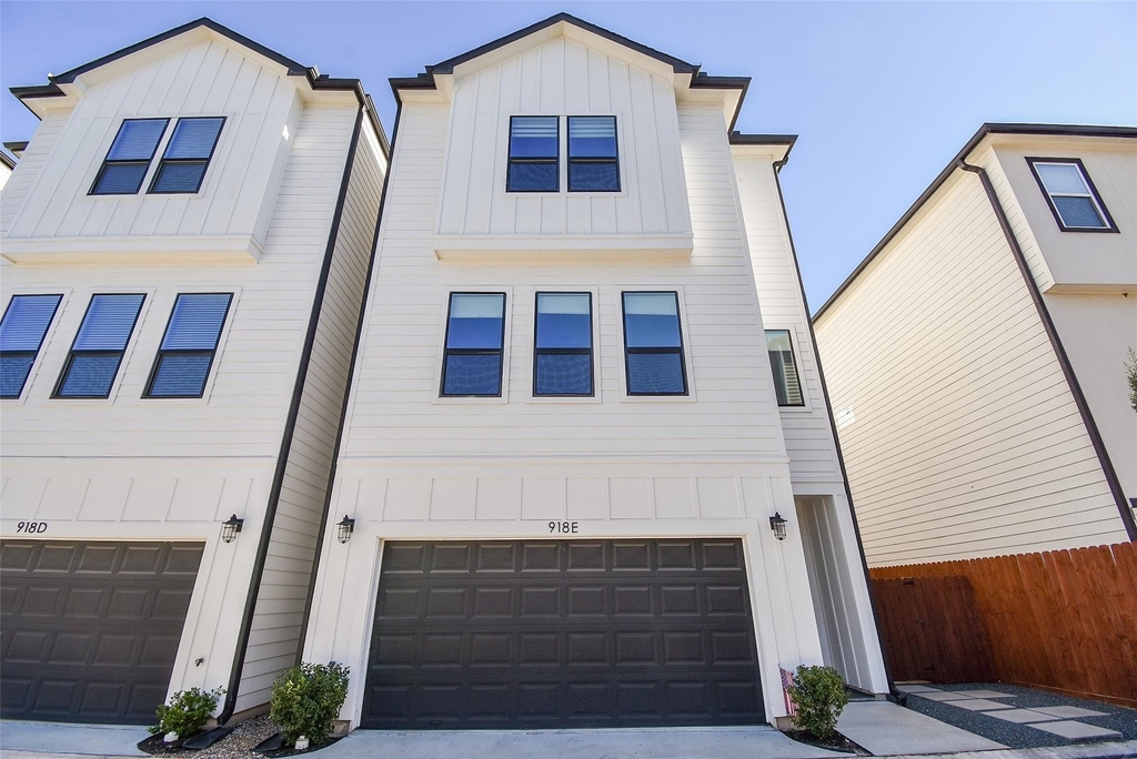 918 W 25th Street - Photo 2